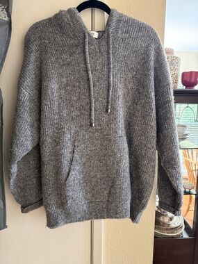 Bluivy Light Gray Knit Hoodie with Drawstrings